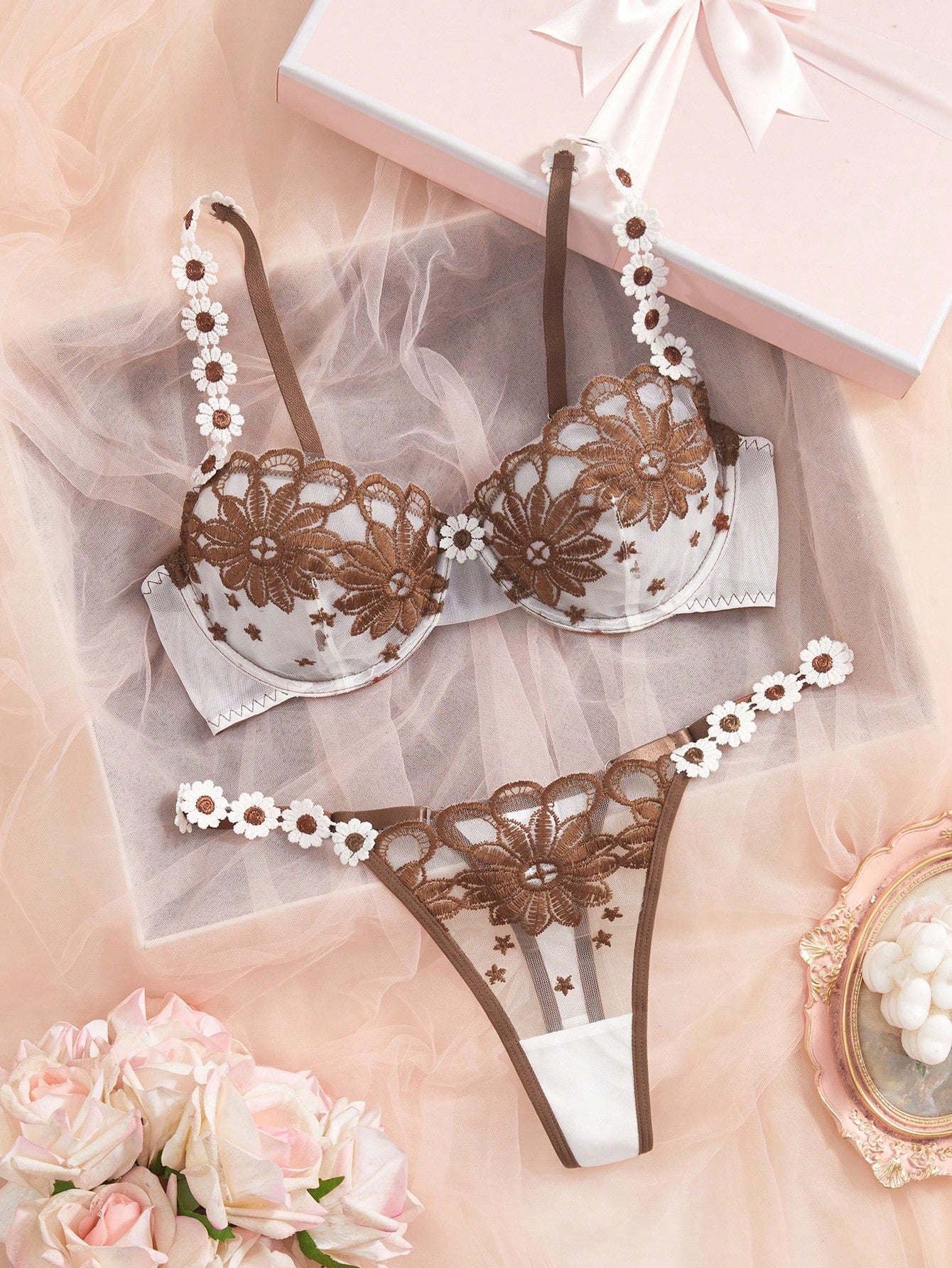 2pcs Women's Embroidered Lace Bra & Panty Set